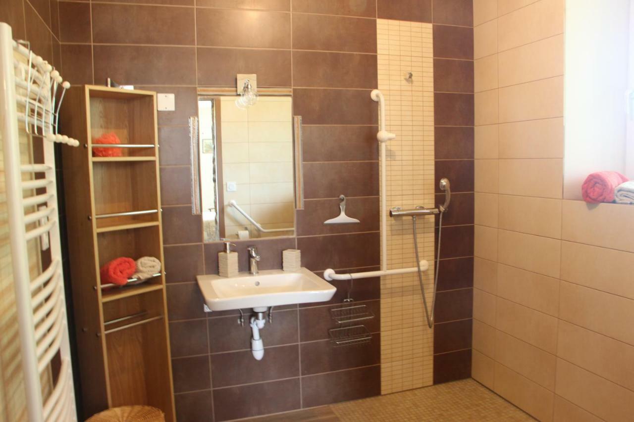 Chambres Aux Bonnes Herbes Bais  Exterior foto